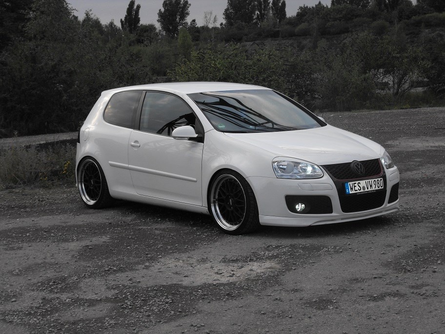 White VW Golf Mk5 – Basti Adolphs